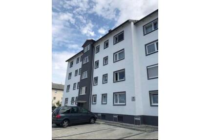 Schöne renovierte 3 Zimmer Wohnung Zentrumsnah Riesiger Balkon - Waldkraiburg