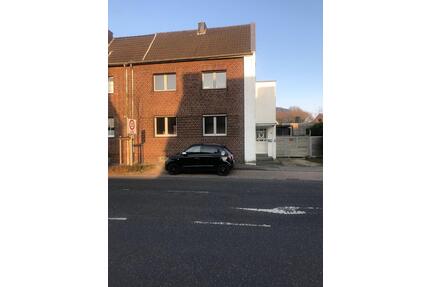 Ein- Zweifamilienhaus als Doppelhaushälfte mit großer Halle - Tönisvorst