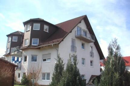 Helle Dachgeschosswohnung mit Balkon; PKW Platz; Gartennutzung - Herborn