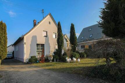 Top Zustand - Modernisiertes Zweifamilienhaus mit Außenwanddämmung, Garten, Garage, Balkon, Keller - Oberndorf am Lech