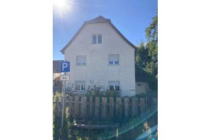 Einzugsfähiges Wohnhaus und Gebäude mit Sanierungsbedarf in Cavertitz