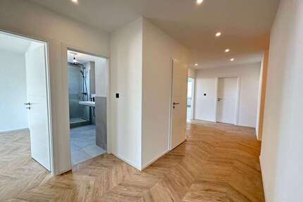 Wohnung zum Mieten in Augsburg 1.580,00 € 105 m²
