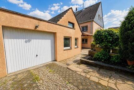 Sanierungsbedürftige Doppelhaushälfte mit Anbau und großem Potenzial in begehrter Lage von Mülheim-Saarn!