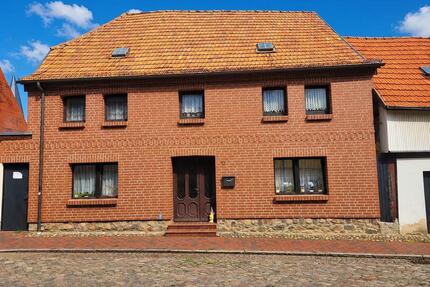 Einfamilienhaus an der Müritz - 220.000,00&nbsp;EUR Kaufpreis, ca.&nbsp; 180,00&nbsp;m&sup2; in Röbel/Müritz (PLZ: 17207)