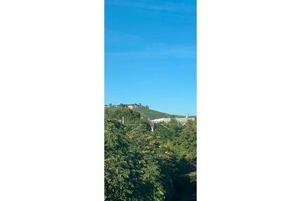 charmante DG Wohnung, 3 ZK 2 Bäder, 3 Balkone, zentral gelegen - Geisenheim