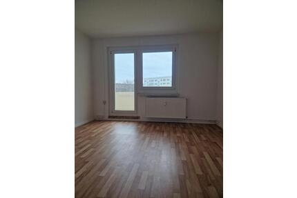 Schöne 3 - Raumwohnung mit Balkon Sachsenallee 84 sofort verfügbar! - Glauchau