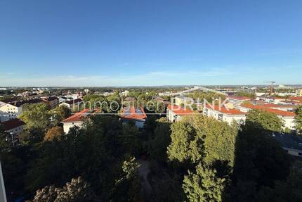 RESERVIERT: Penthouse Feeling, Große 3-Zimmer Wohnung mit kleinem Balkon, Stellplatz und traumhafter Aussicht - Fürth Hardhöhe