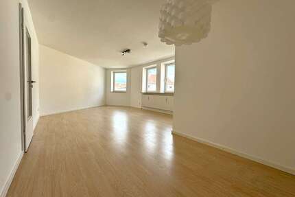Wohnung zum Kaufen in Augsburg 215.000,00 € 53.95 m²