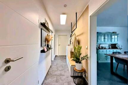 Helle Dachgeschosswohnung m. Klimaanlage, Garage, Gartenanteil - Oberhausen Rothebusch