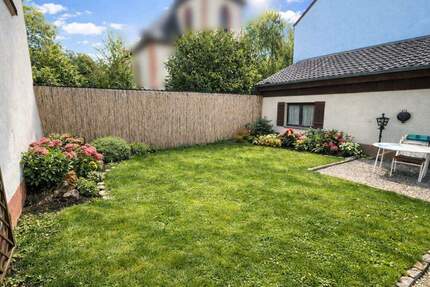 Wohnen mit Charme und Potenzial - Einfamilienhaus mit Garten und Garage - Frankfurt am Main Nieder-Eschbach