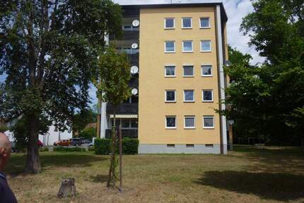 **Der langjährige Mieter ist schon da: Zentral gelegene 2-Zimmer-Whg. an der Isar mit Einzelgarage** - Landshut Peter u. Paul