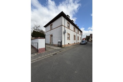 Attraktive Doppelhaushälfte mit hoher Rendite in Kerzenheim