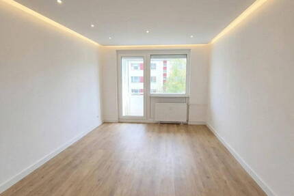 **Frisch Saniert, Einbauküche,Balkon, 5 Minuten zu Fuß am See - Zwenkau