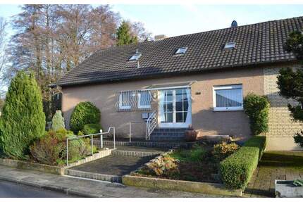 Behagliche und gut ausgestattete Doppelhaushälfte als Einfamilienhaus mit zwei Garagen und schönem Garten, sehr ruhige Lage! - Wegberg Busch