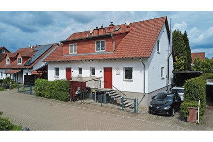 HEIMVORTEIL! Wohn-Nutzfläche ca. 170 m² *sehr gepflegte DHH*Kamin*Garten*Carport*Terrasse* - Brieselang