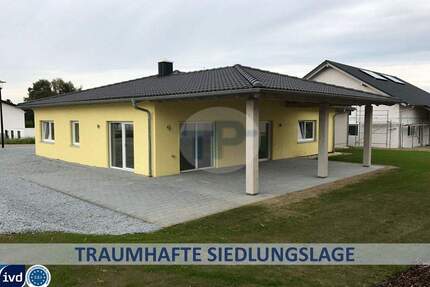 WALMDACHBUNGALOW MIT GARAGE UND CARPORT IN TRAUMHAFTER SIEDLUNGSRANDLAGE - Vilshofen Aunkirchen