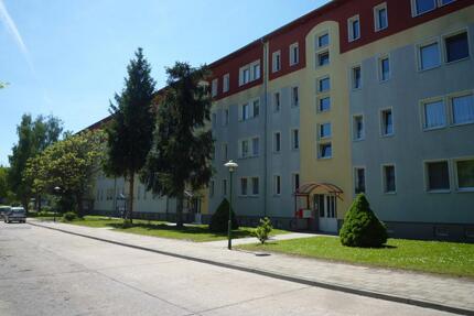 2 Raum-Wohnung mit Balkon top saniert - Staßfurt
