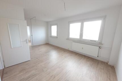 Ideal für Berufseinsteiger oder Studierende - 2 Zimmer mit privatem Balkon & EBK - Halle (Saale) Silberhöhe
