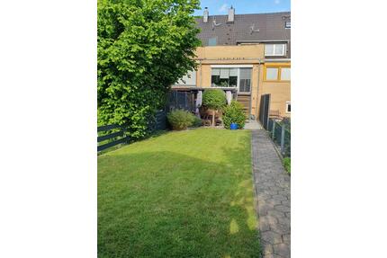 Modern saniertes Reihenmittelhaus mit Sauna, Dachterrasse, Garten - Rühen
