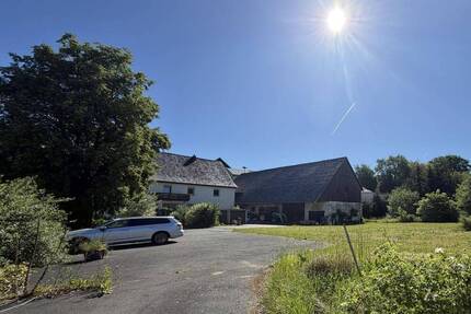Freistehendes Bauernhaus mit großer Scheune und enormem Entwicklungsspielraum - Rödental Blumenrod