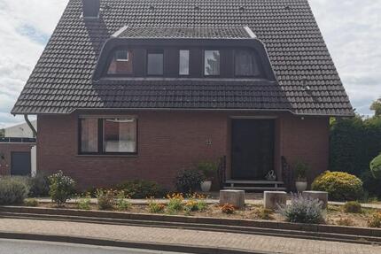 Mehrgenerationenhaus mit großer Doppelgarage in Geilenkirchen