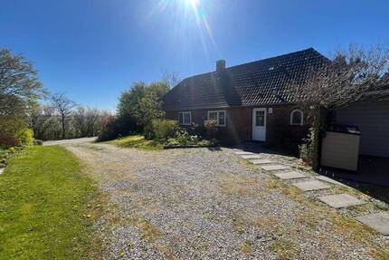 Wohnen auf der Warft: Historischer Charme trifft modernen Komfort und Freiheit zur Ferienvermietung - Rodenäs