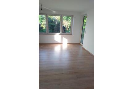 Charmante 2-Zimmer Wohnung mit HWR und großer Terrasse - Uhingen