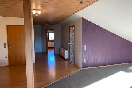 Großzügige 2-Zimmer-DG-Wohnung mit Balkon in Hünfelden Dauborn