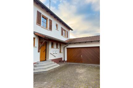 Großzügiges Zweifamilienhaus, Mehrgenerationenhaus o. Vermietung - Bondorf