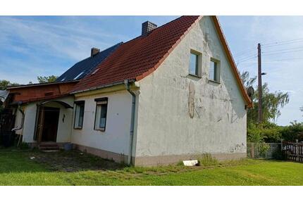 Sanierungsbedürftige Doppelhaushälfte mit Nebengebäude - Quedlinburg