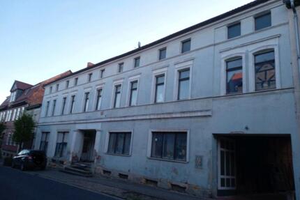 Haus m. Halle, Hof u. 100 jährigem Nussbaum auf 1100m² Grundstück - Oebisfelde-Weferlingen Döhren