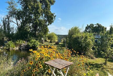Ein Zuhause mit großem Naturgarten und biologischem Schwimmteich - Etzbach