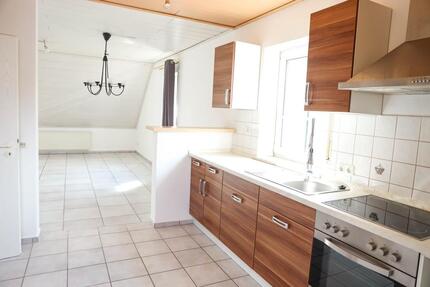 Schöne 3-Zimmer-Wohnung + Dachgeschoss - Amberg