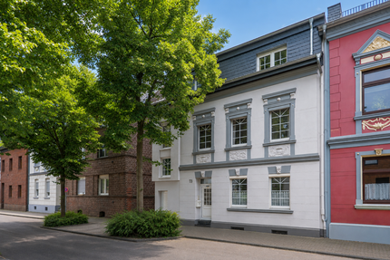 Haus zum Mieten in Siegburg 2.200,00 € 210 m²