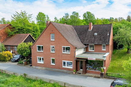 Großzügiges Anwesen mit Wohnhaus, Gewerbe und Werkstatt in Rinteln-Möllenbeck