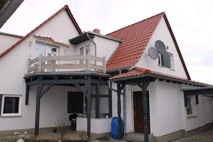 Zweifamilienhaus in Herbsleben mit Nebengelass und Garten
