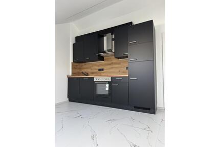 Bollendorf: Charmantes, neues Singleapartment im DG mit Einbauküche und Gartenmitbenutzung