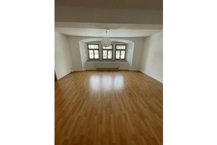 Frei zum 01.12.2025 2 Zimmer mit Einbauküche in der Sangerhäuser Altstadt - Sangerhausen