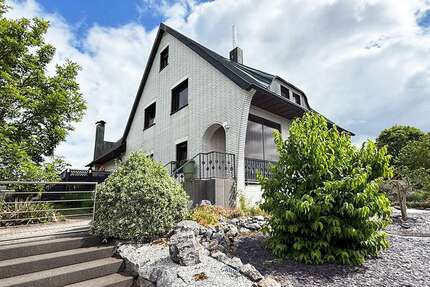 Haus zum Kaufen in Pohlheim 435.000,00 € 200 m²
