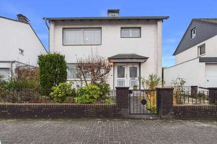 Haus zum Kaufen in Bergisch Gladbach Refrath 420.000,00 € 110 m² - Bergisch Gladbach / Refrath