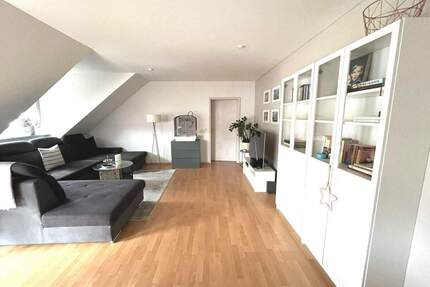 Großzügige und helle 3-Zimmer-Wohnung mit Balkon, Garage und Stellplatz in Feucht