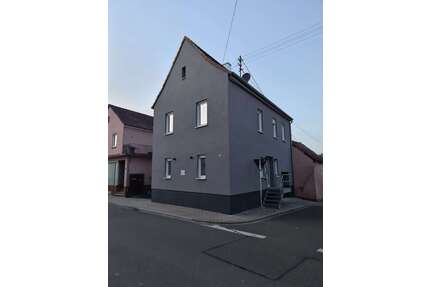 Haus zum Mieten in Hochstadt 1.250,00 € 132 m²