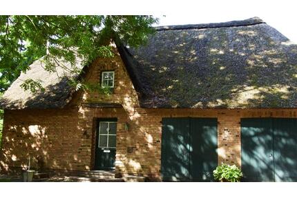 *Unikat* Reetdachhaus im Grünen mitten in Bad Segeberg