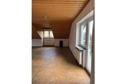 Dachgeschoss Wohnung mit Balkon in Großheubach