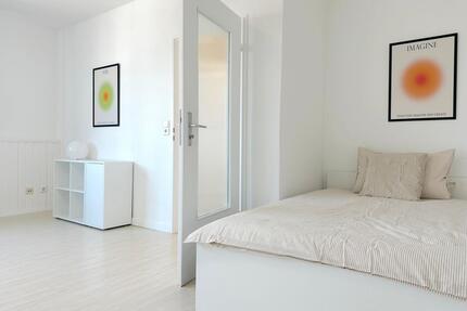 Möblierte 1-Zimmer-Wohnung im 4. OG in Frankfurt - Frankfurt am Main Nied