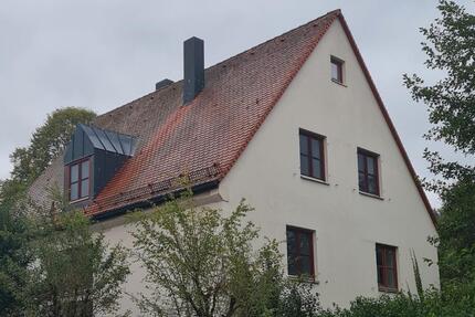 Freistehendes Einfamilienhaus (ehem. Pfarrhaus) mit Doppelgarage - Nordheim vor der Rhön