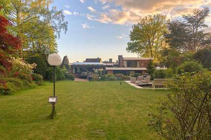 Haus zum Kaufen in Uetersen 990.000,00 € 400 m²