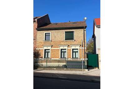 Haus zum Mieten in Halle 1.300,00 € 125 m²