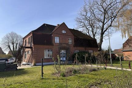 Altbau trifft Wohntraum – Großzügige 160 m² Maisonettewohnung mit Dachterrasse in Ostseenähe - Lensahn