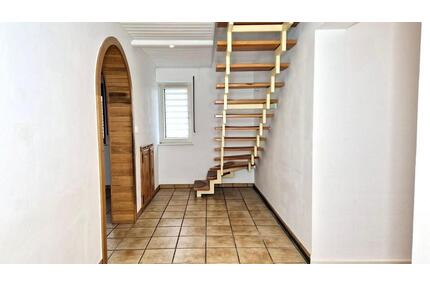 Großzügige Wohnung mit eigenem Eingang, Kamin & Balkon in Bottrop